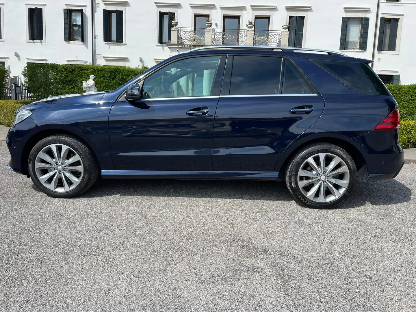 Mercedes-Benz GLE 500 4MATIC Blau - 2