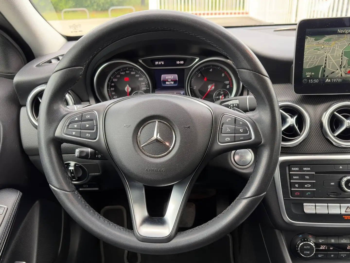 Mercedes-Benz GLA 200 d Aut. Grau - 2