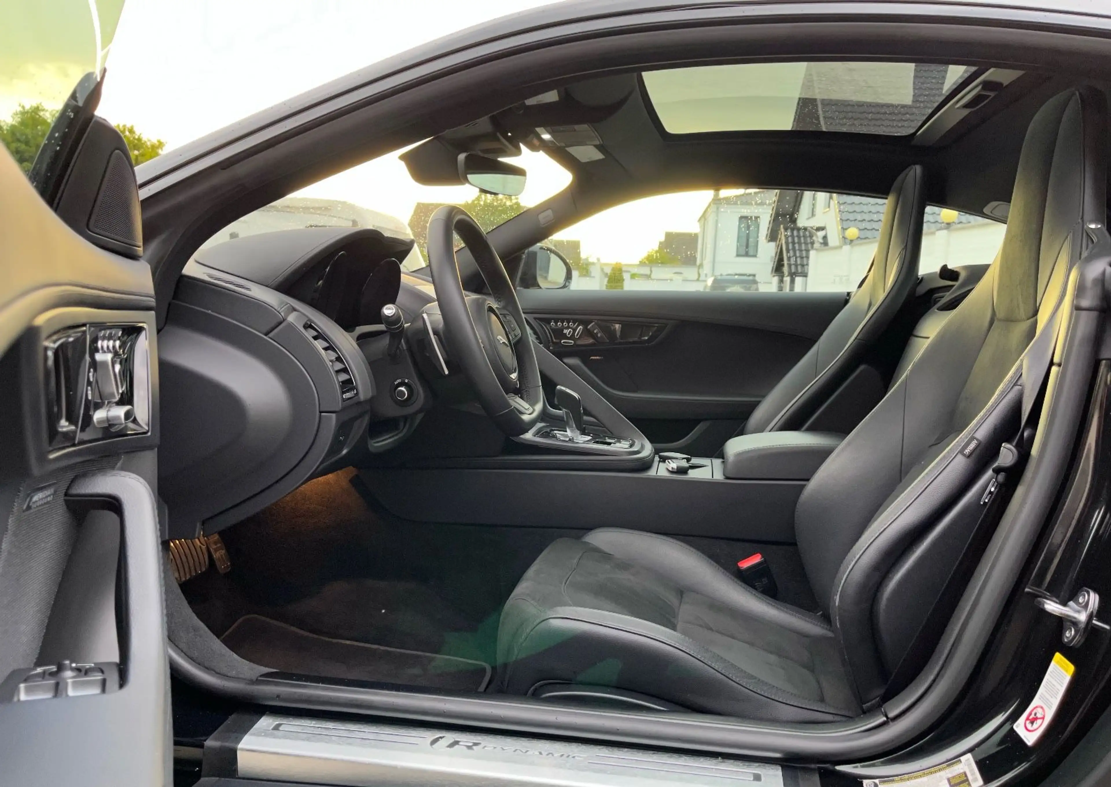 Jaguar F-Type 3.0 L P380 R-Dynamic AWD Face-Lift Panor — photo 14