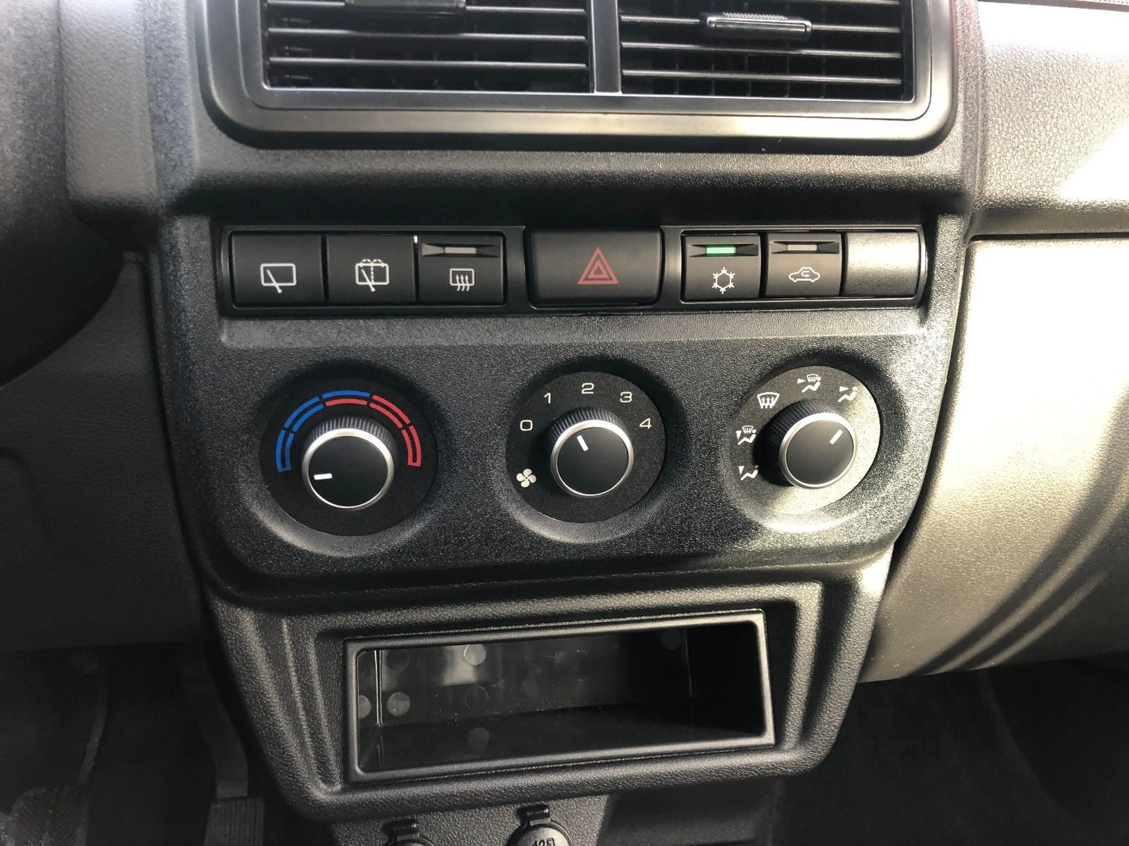 Lada Niva "PREMIUM PLUS" KLIMA/ SITZHEIZUNG AET-2026! — photo 13