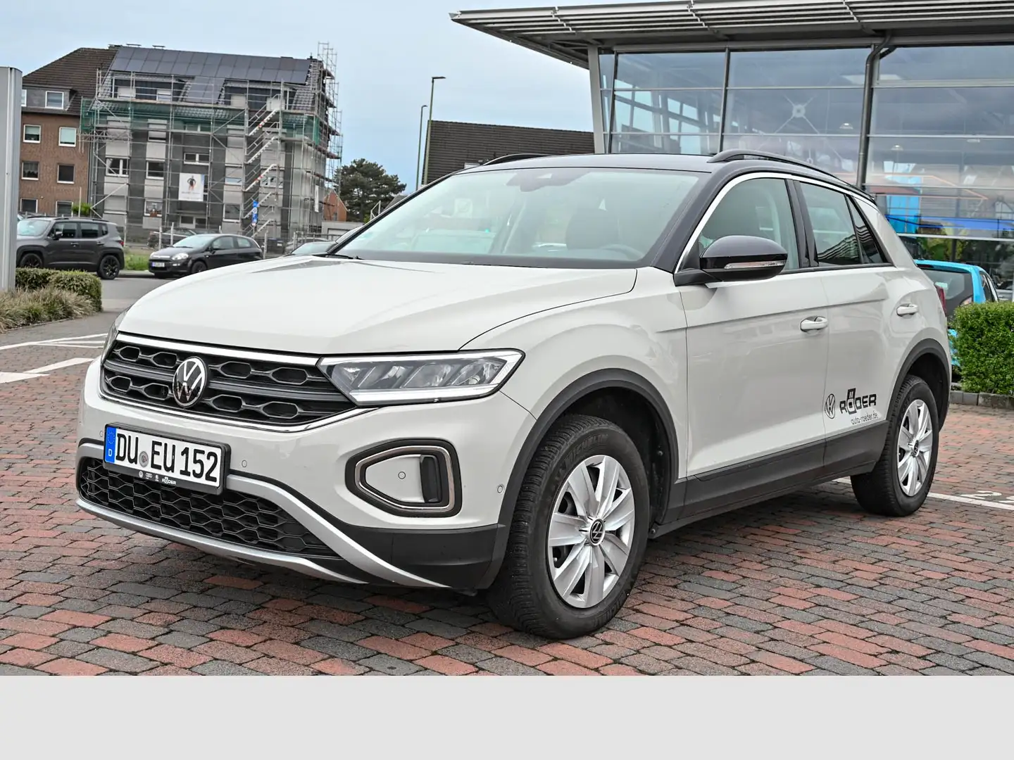 Volkswagen T-Roc Life LED Navi Kamera Klima AHK Grau - 1