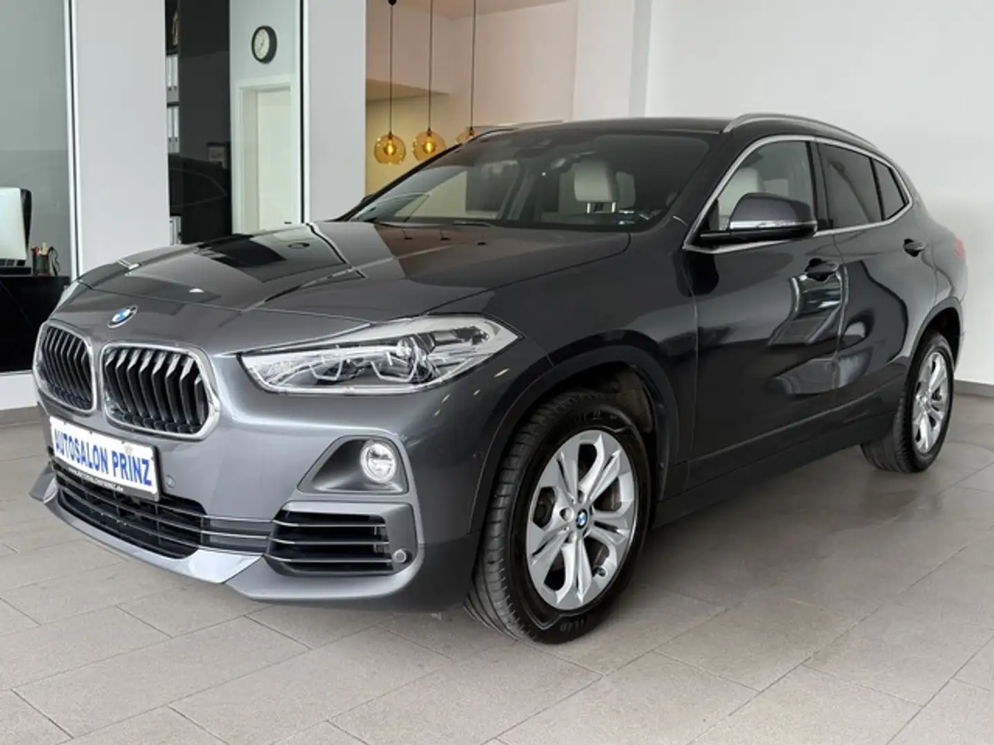BMW X2 18i sDrive AUTOM NAVI KLIMA LEDER KAMERA PANO Grau - 1