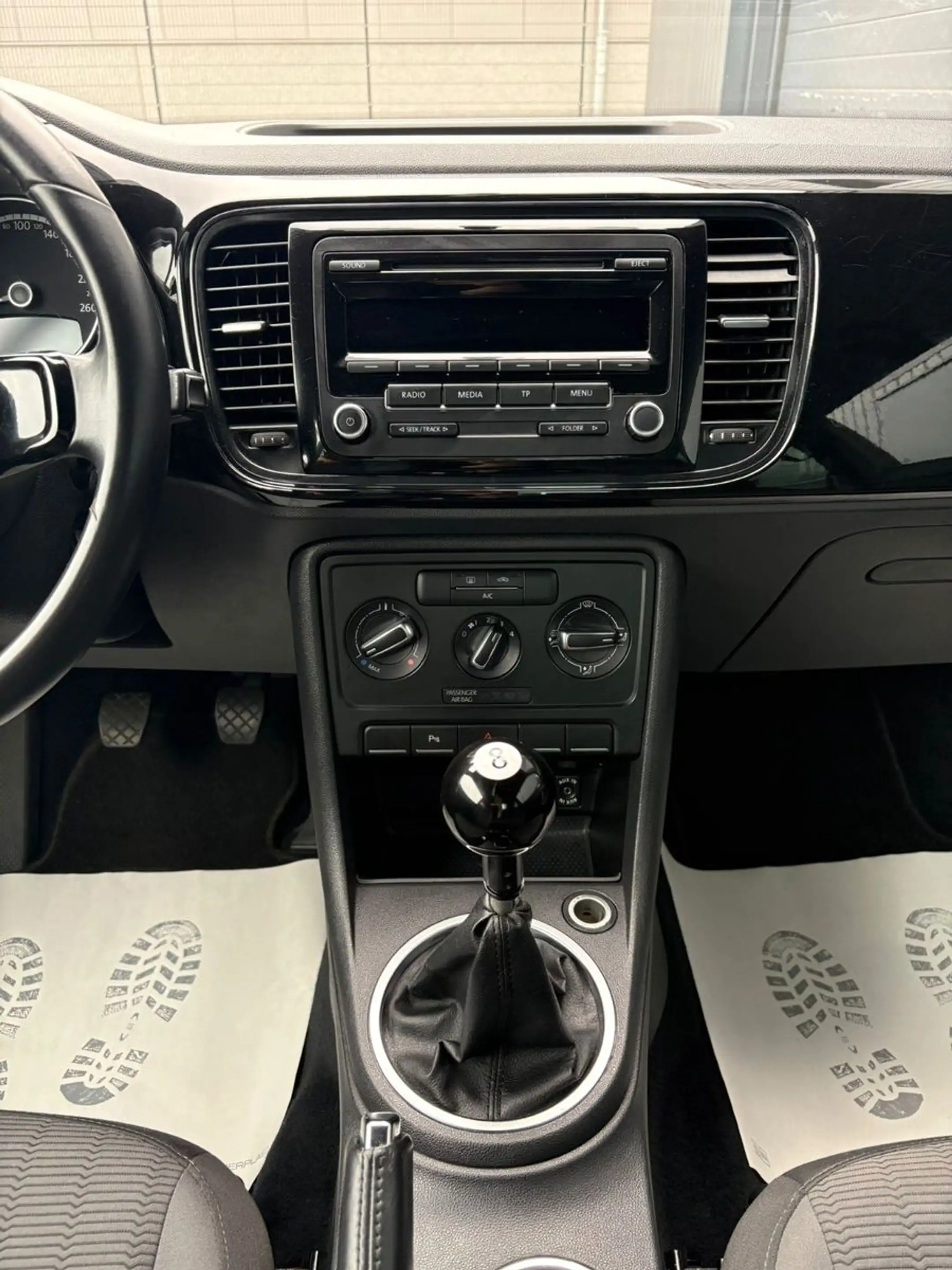 Volkswagen Beetle *Tempomat*Klima*PDC* — photo 13
