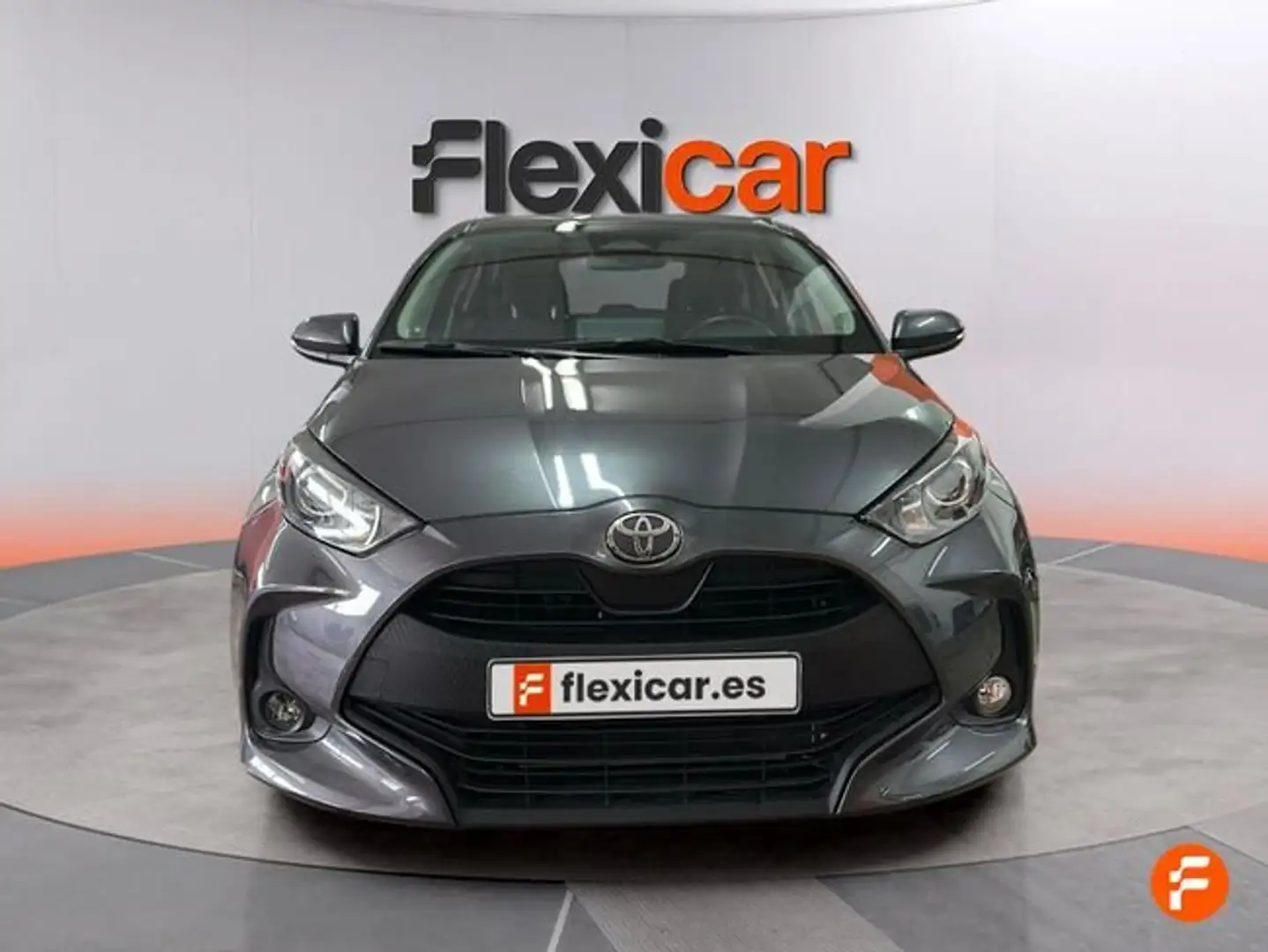 Toyota Yaris 120H 1.5 Active Plus Gris - 2