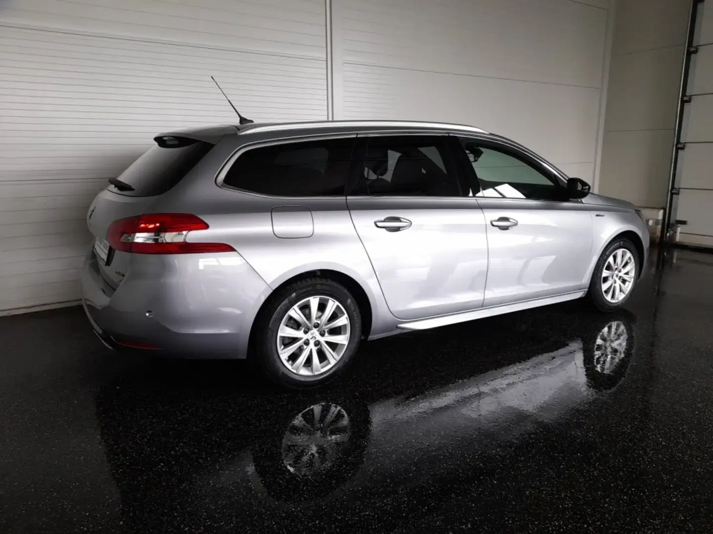 Peugeot 308 SW 1,2 GT Line *SKY / VOLL LED / NAVI / 360° KAMERA / TEILLEDER & MASSAGE / SHZG / 2-ZONEN-KLIMA* Grau - 2