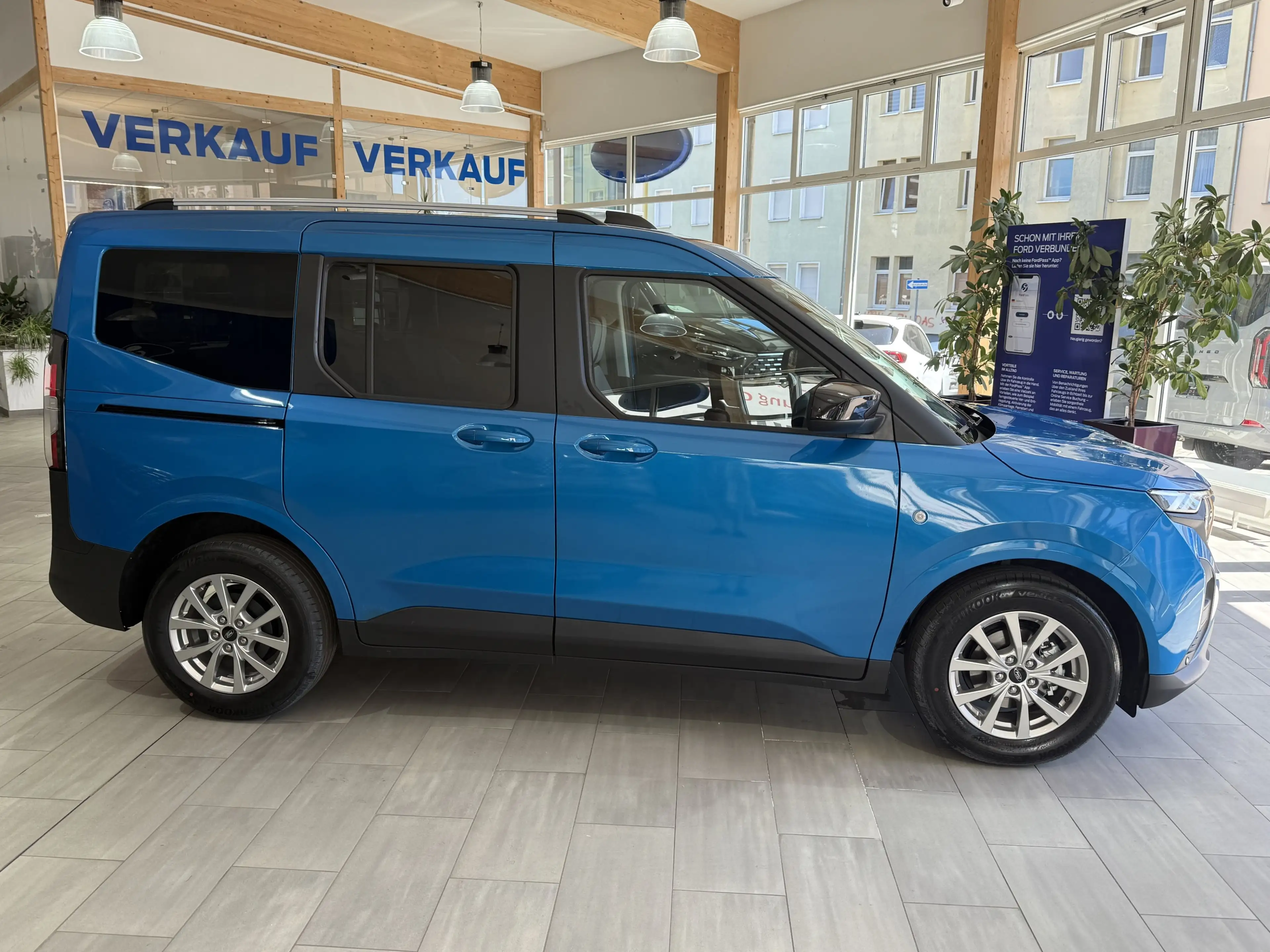 Ford Tourneo Courier Titanium Automatik / Winter-Paket — photo 4