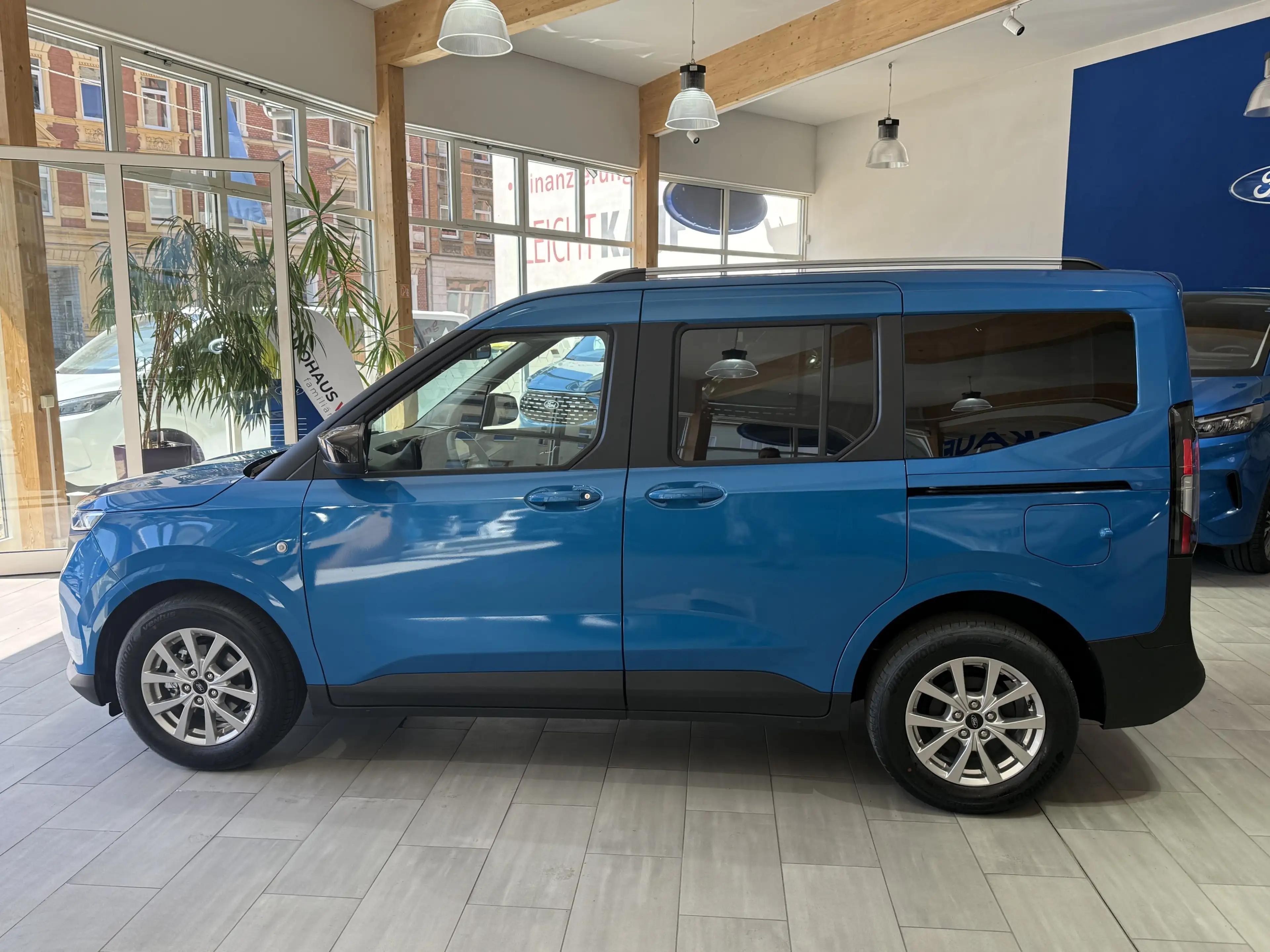 Ford Tourneo Courier Titanium Automatik / Winter-Paket — photo 8