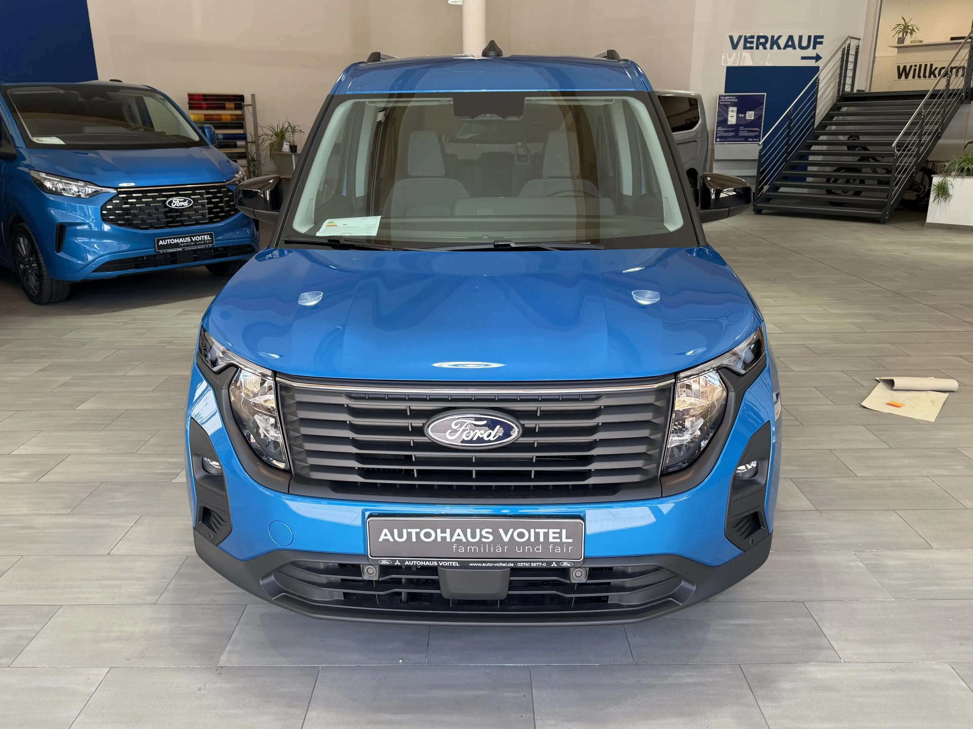 Ford Tourneo Courier Titanium Automatik / Winter-Paket — photo 2