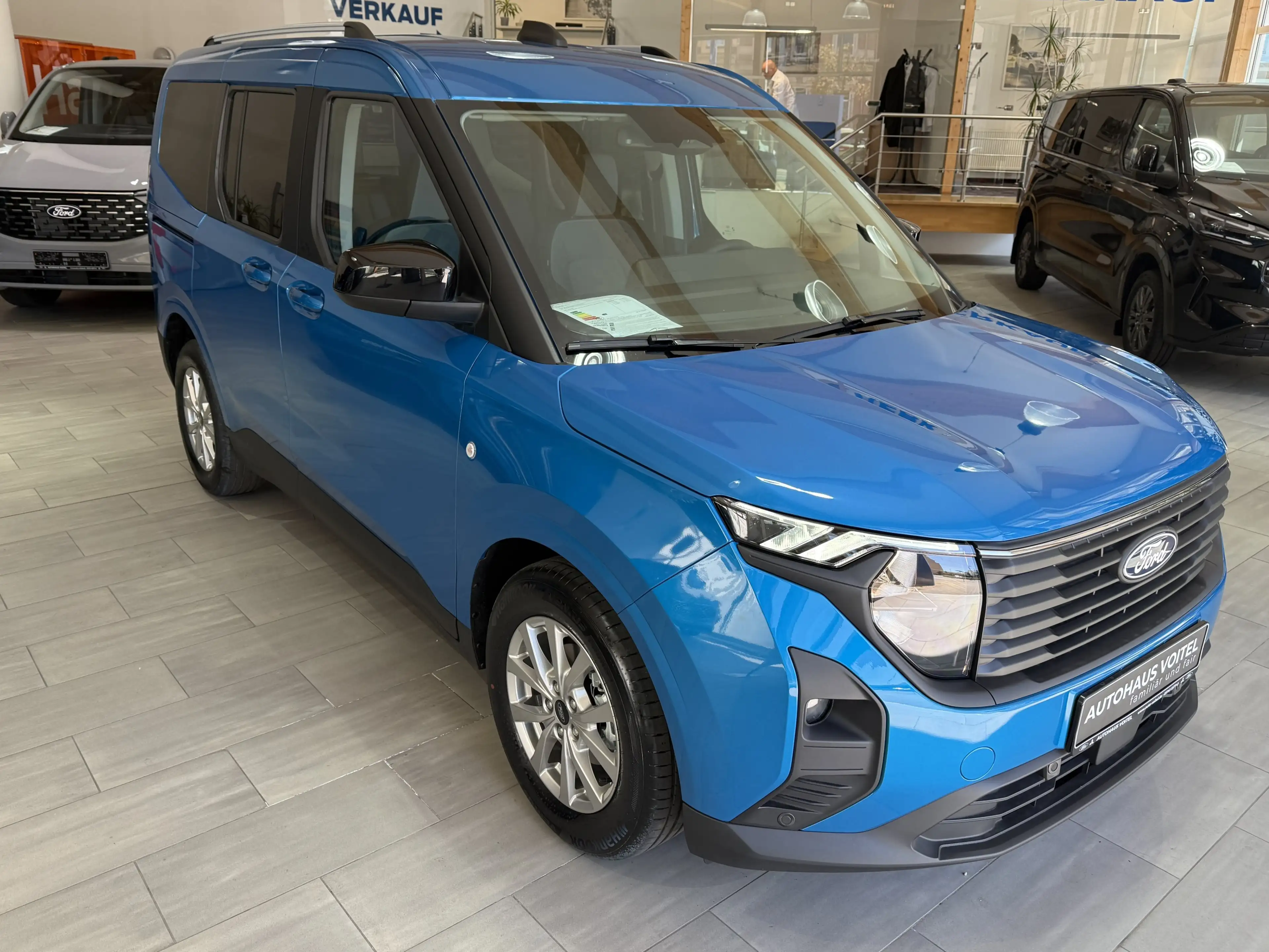 Ford Tourneo Courier Titanium Automatik / Winter-Paket — photo 3