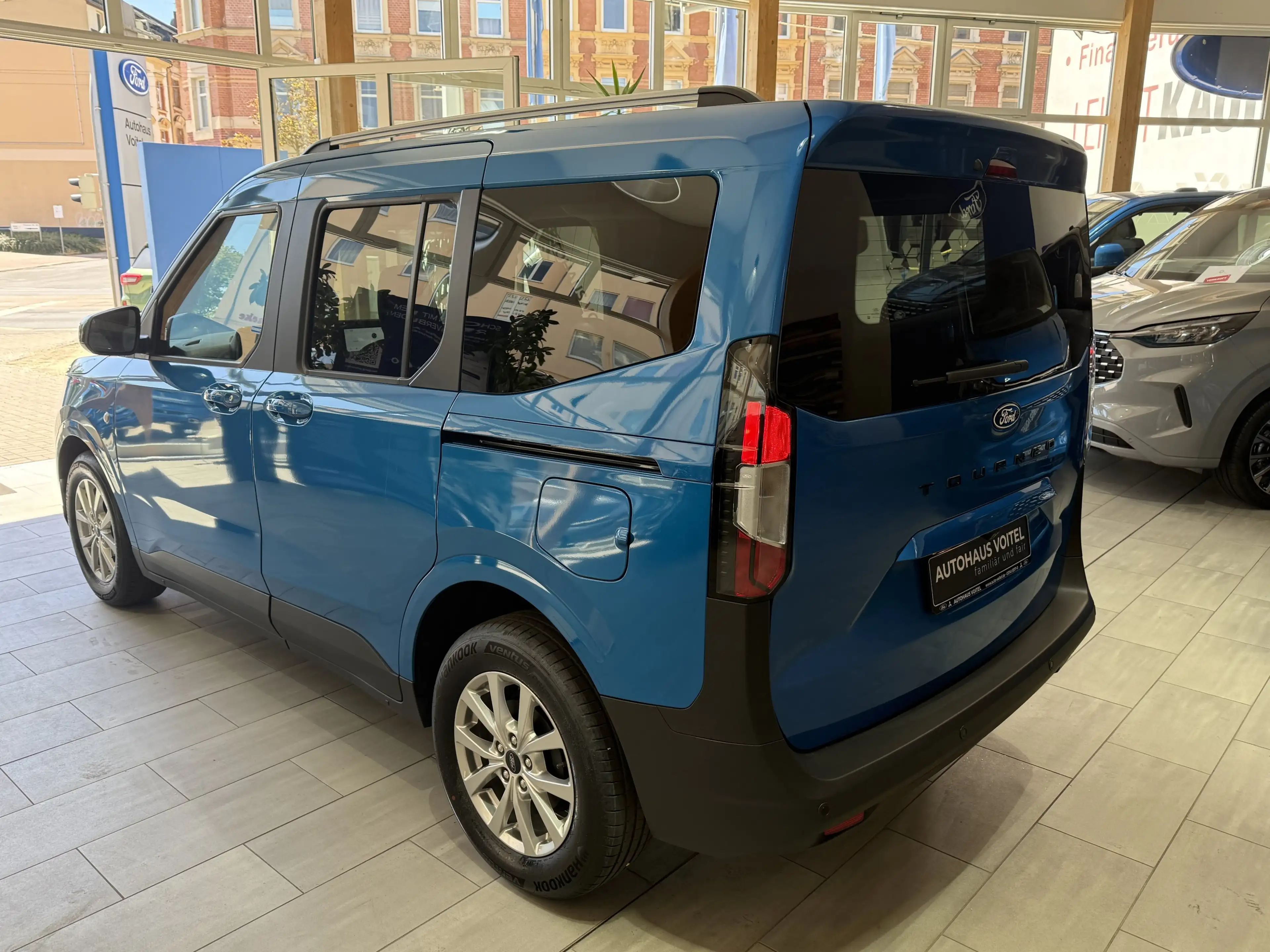 Ford Tourneo Courier Titanium Automatik / Winter-Paket — photo 7