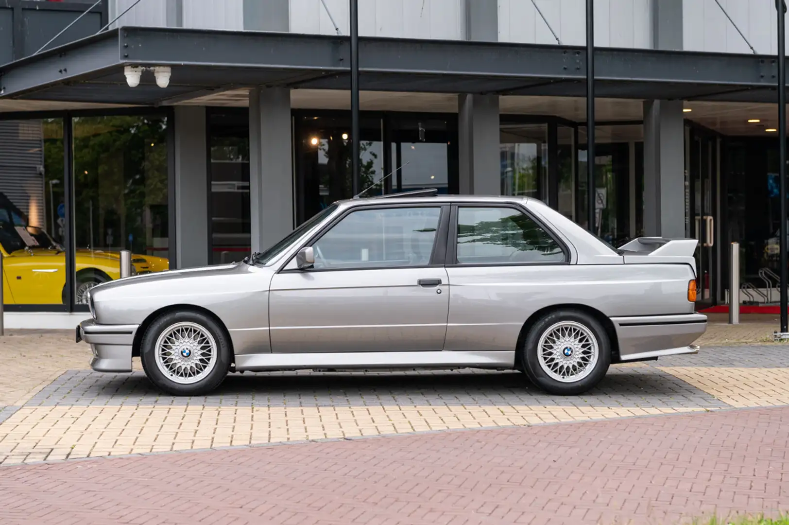 BMW M3 E30 2.3 S14 Stříbrná - 2