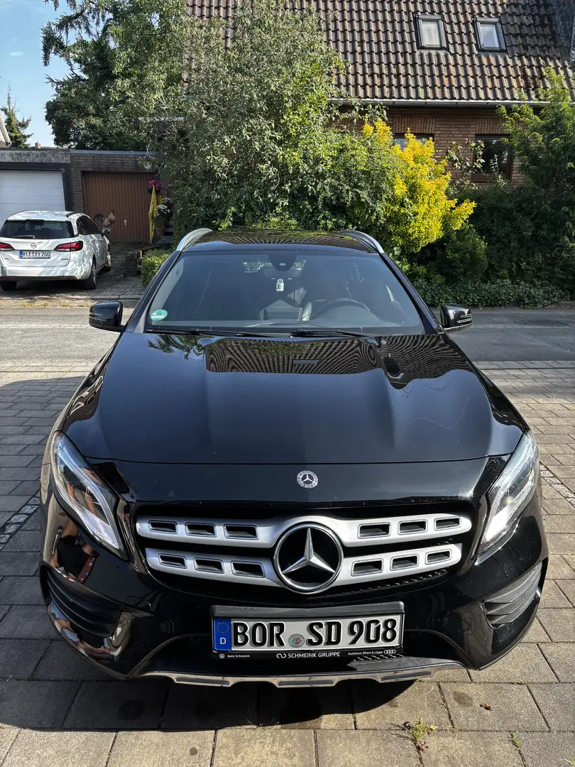 Mercedes-Benz GLA 180 AMG Line - 1
