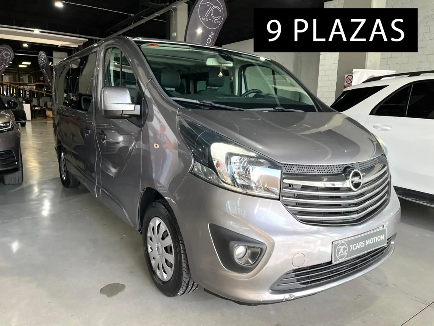Opel Vivaro Combi 6 1.6CDTi Biturbo S/S 27 L1 125 Gris - 1
