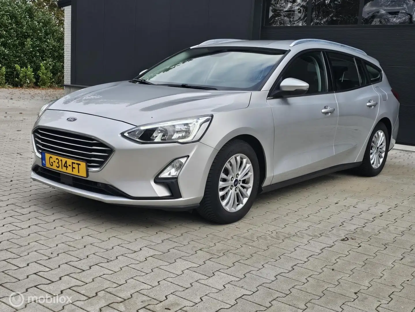 Ford Focus Wagon 1.0 EcoBoost Active Business – 125 PK – Grijs - 2