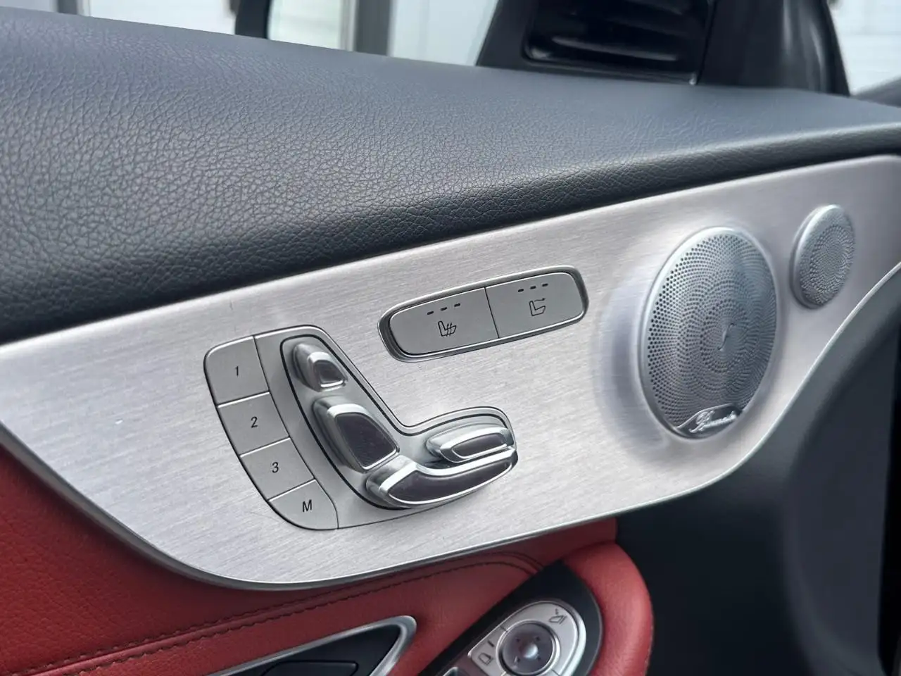 Mercedes-Benz C-Class снимка Mercedes-Benz C-Class