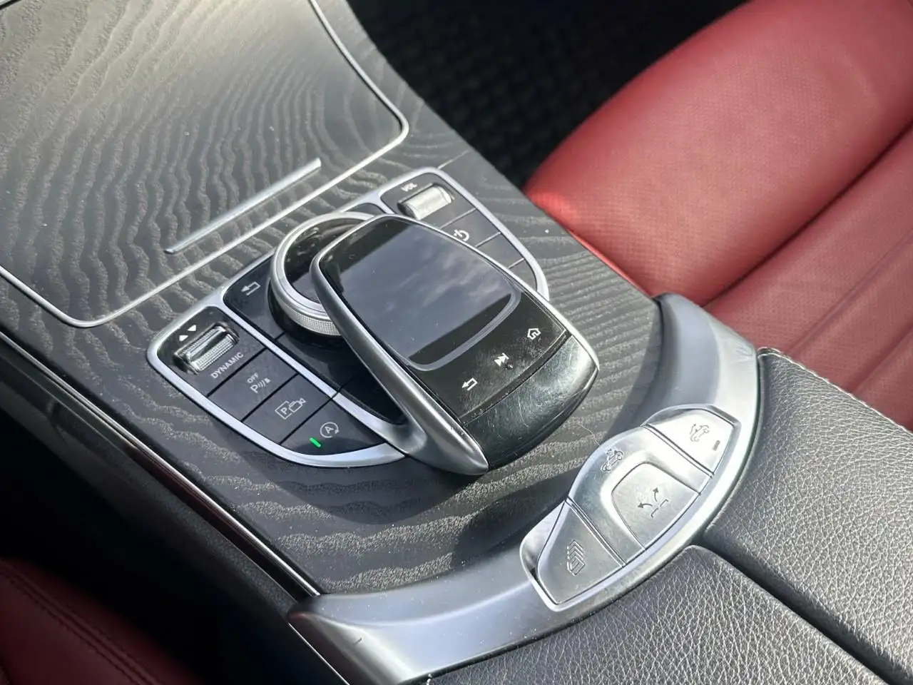 Mercedes-Benz C-Class снимка Mercedes-Benz C-Class