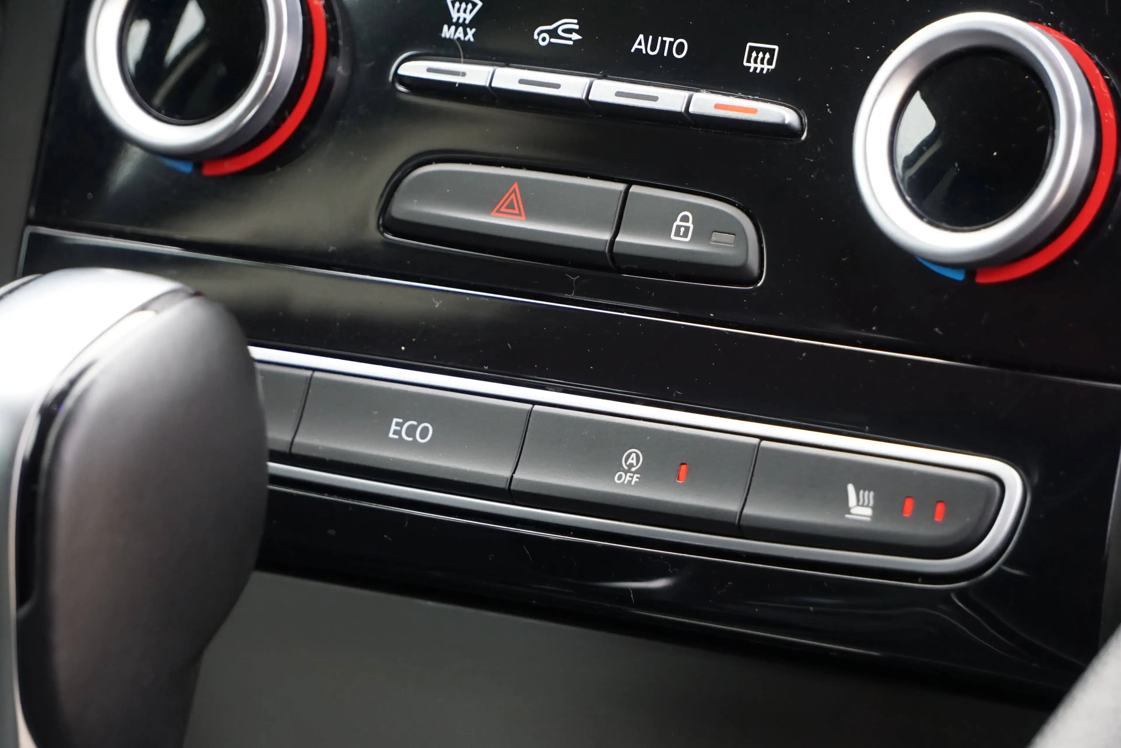 Renault Talisman SW 1.6 TCe INITIALE PARIS / AUTO / NAVIGATION / SIÈGE MASSANT / LED PURE VISION / PDC / CLIMTRONIC — photo 14