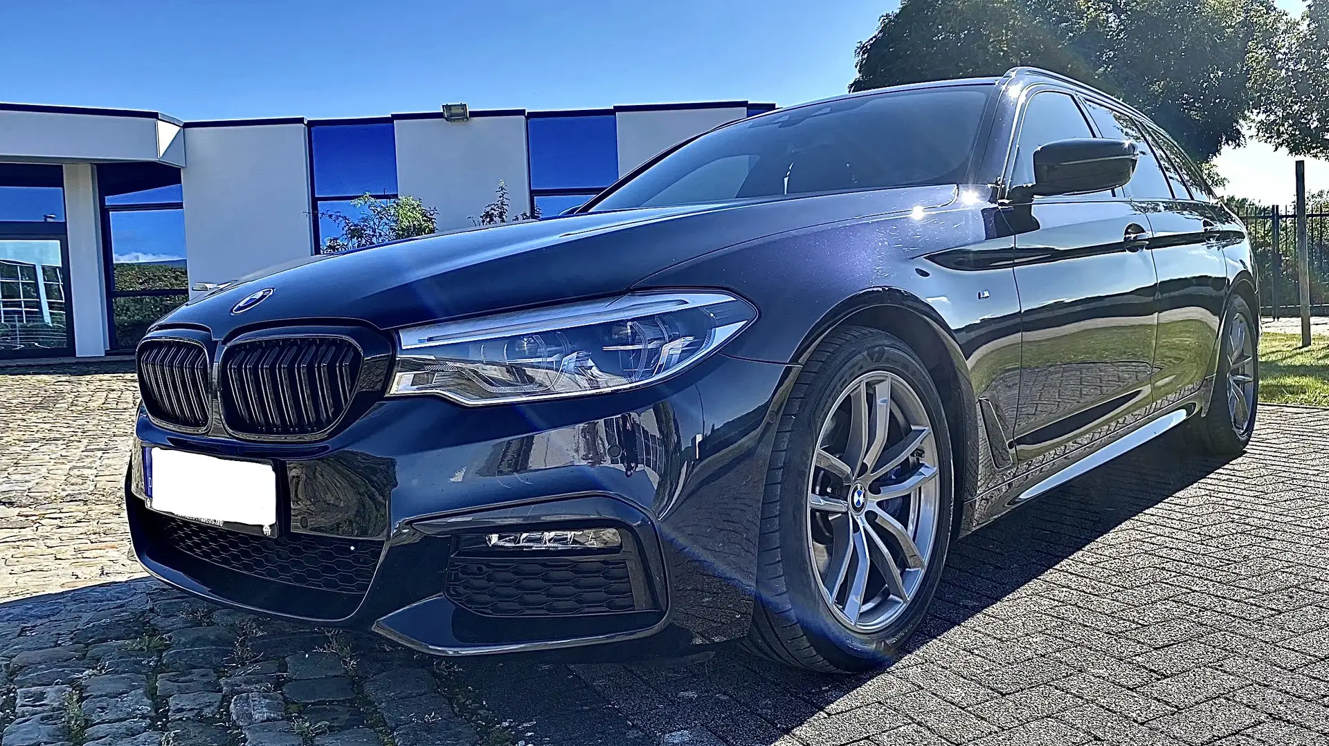 BMW 530 d M Sport Touring G31 M Sportpaket TOP Zustand Schwarz - 1