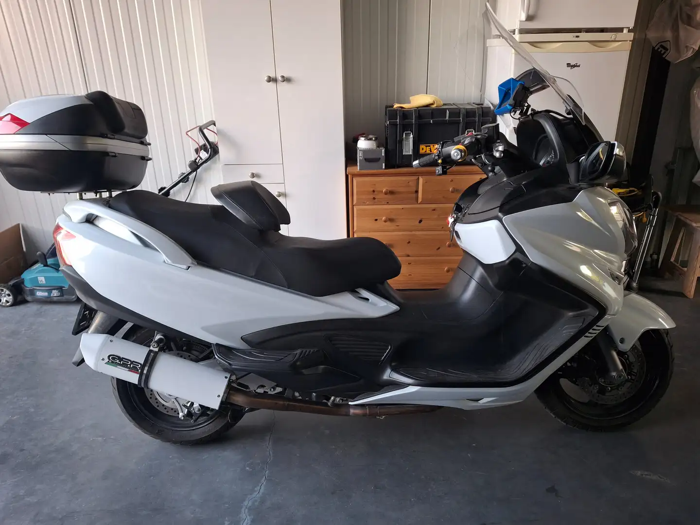 Suzuki Burgman 650 Blanc - 2