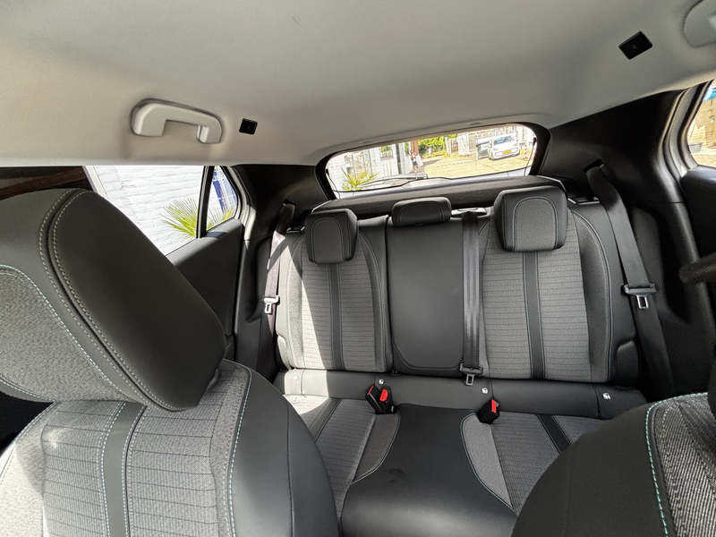 Peugeot 2008 1.2T 130Pk Allure Pack * DEALER OH * TREKHAAK * CA — photo 4
