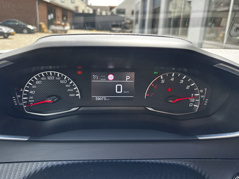 Peugeot 2008 1.2T 130Pk Allure Pack * DEALER OH * TREKHAAK * CA — photo 32