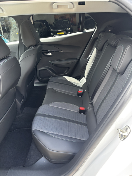 Peugeot 2008 1.2T 130Pk Allure Pack * DEALER OH * TREKHAAK * CA — photo 9