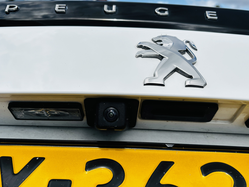 Peugeot 2008 1.2T 130Pk Allure Pack * DEALER OH * TREKHAAK * CA — photo 11