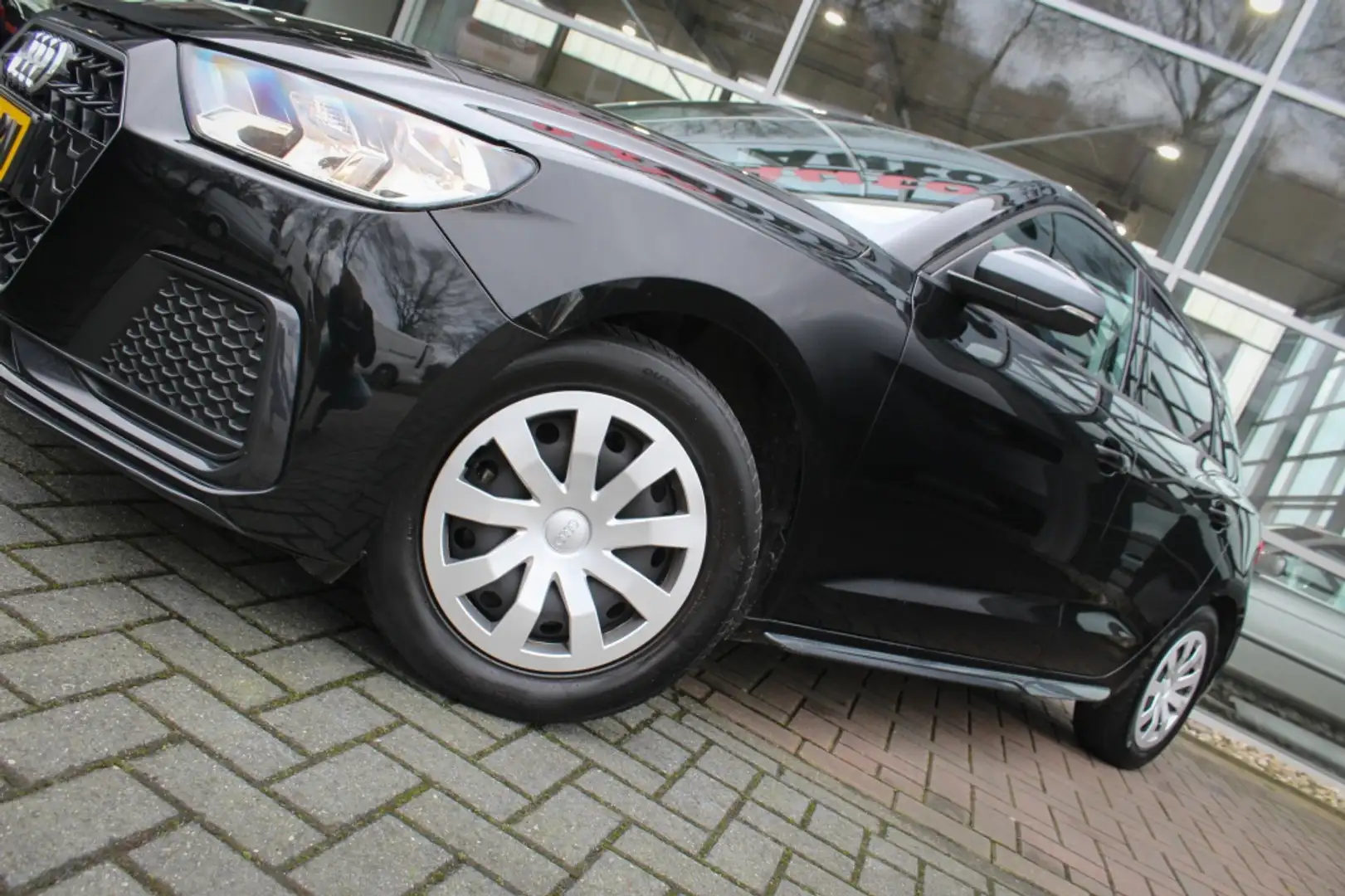 Audi A1 Sportback 25 TFSI Adv. ed. Zwart - 2