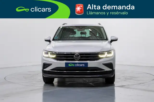 Volkswagen Tiguan view 2
