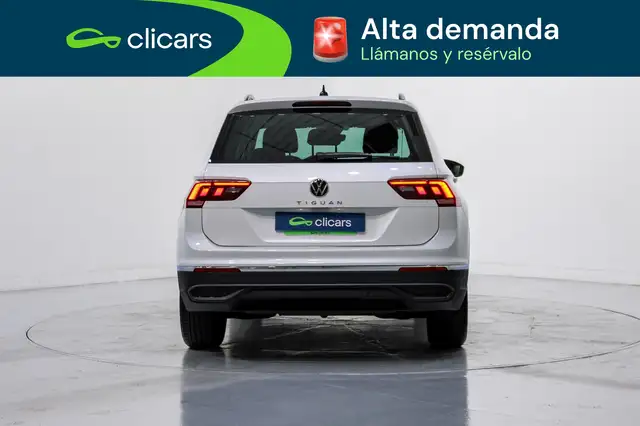 Volkswagen Tiguan view 4
