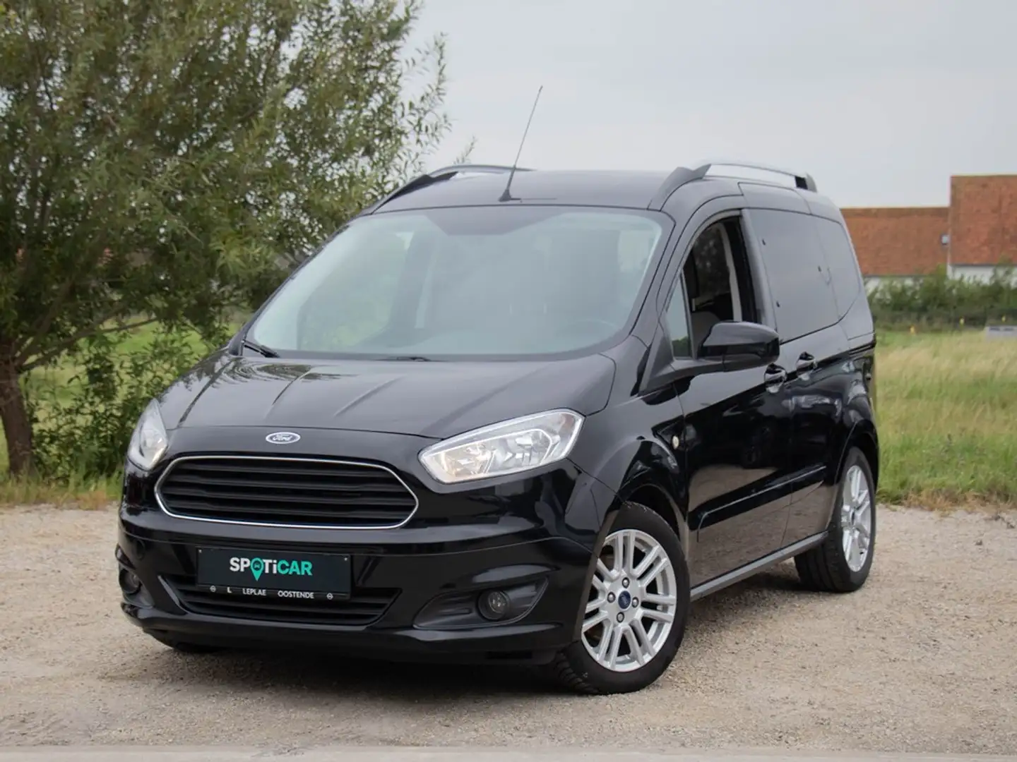 Ford Tourneo Courier 5-zit 1.5 diesel 55 KW Fekete - 1