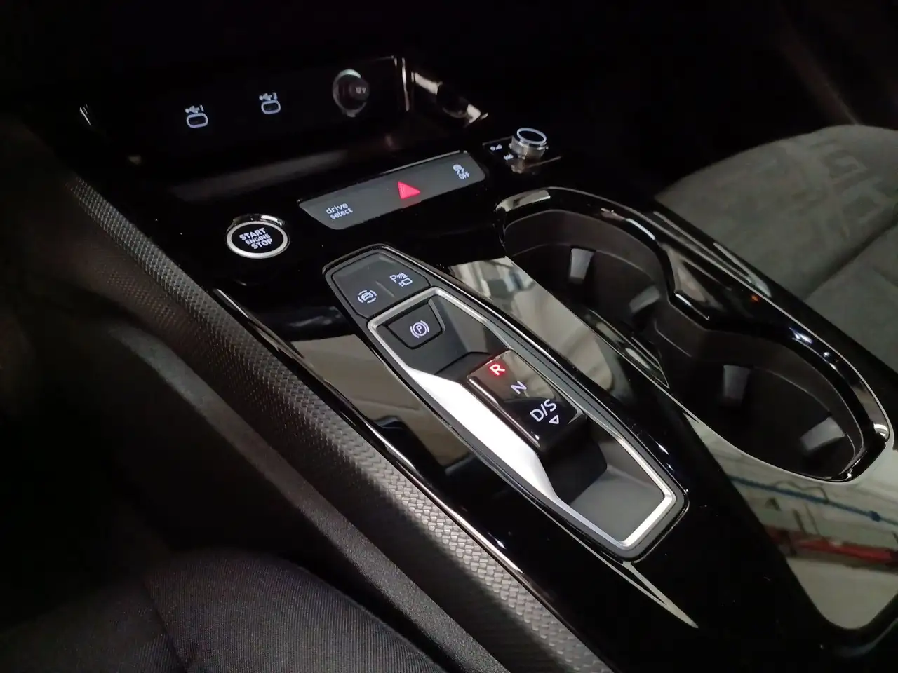 Audi A5 berlina 2.0 tdi mhev+ business 204cv s-tronic 14