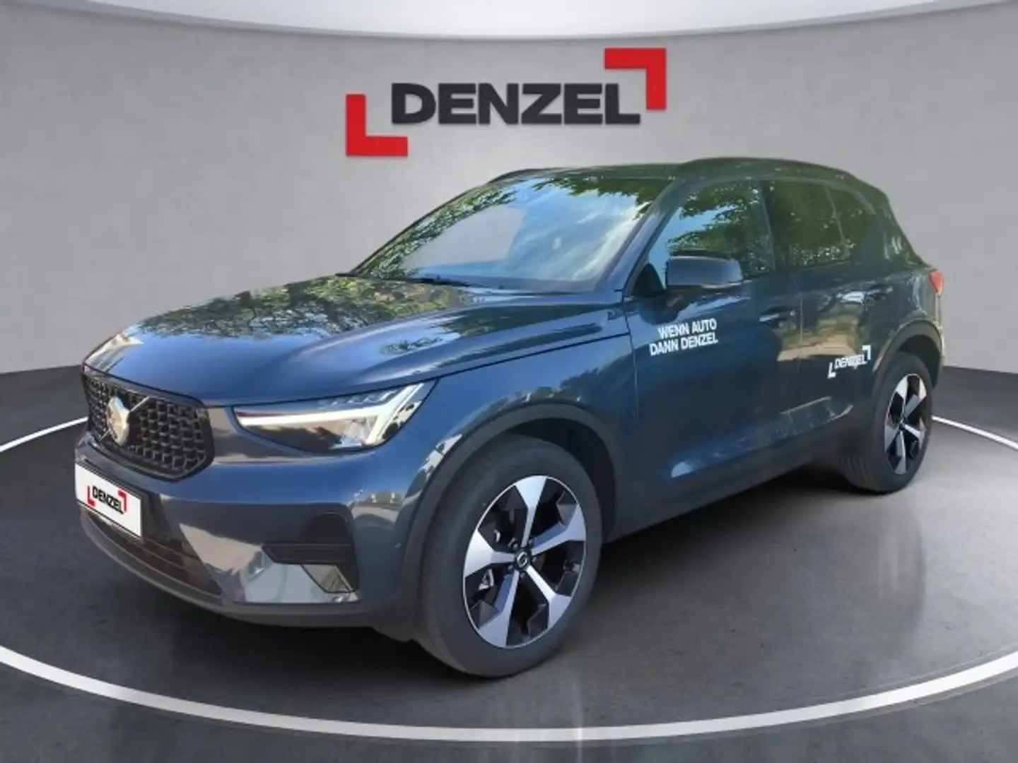 Volvo XC40 Plus, B3 Mild Hybrid, Benzin, Dark Blau - 1