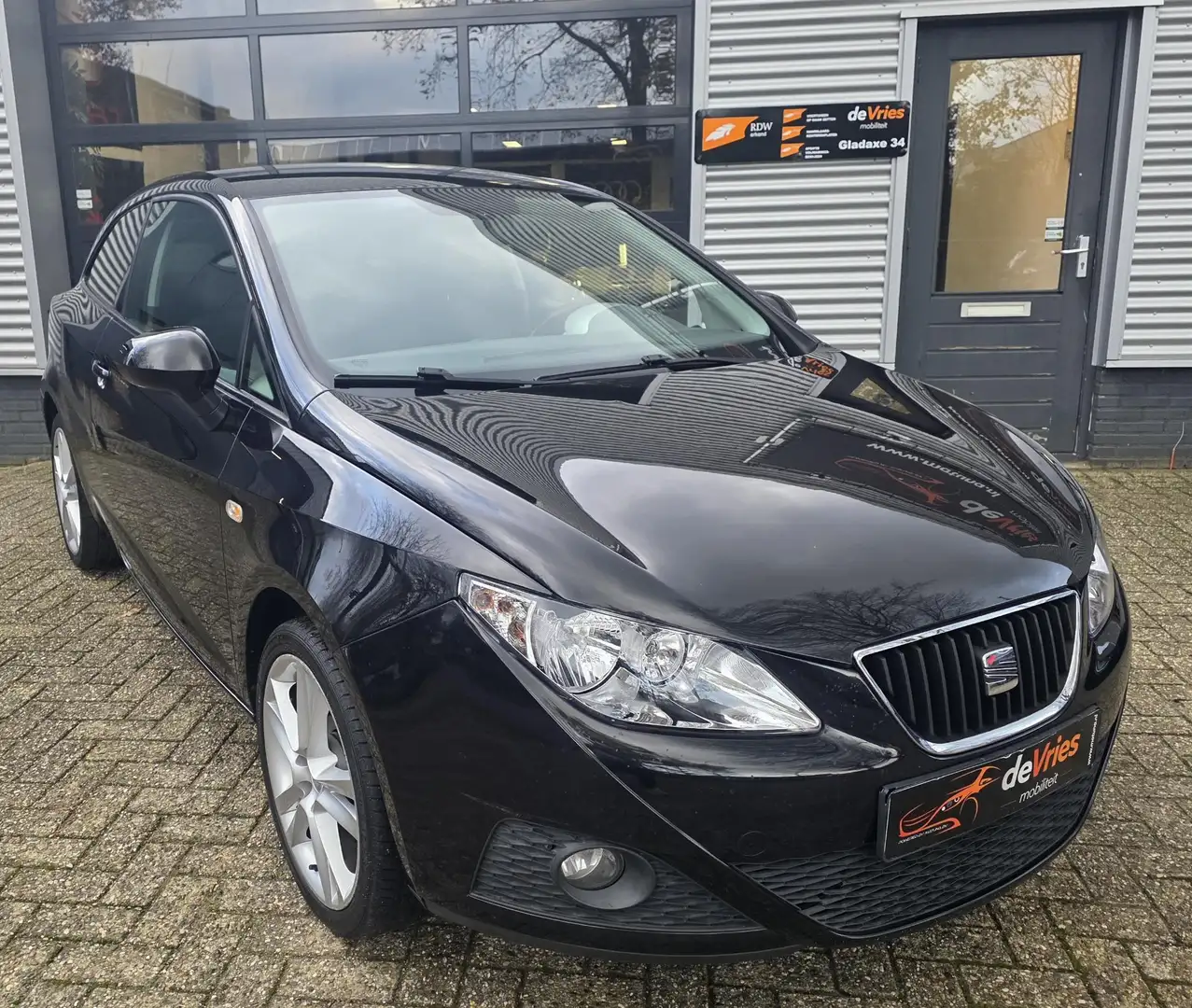 SEAT Ibiza 1.2 TSI Sport **105PK-CLIMA-CRUISECTRL** Zwart - 1