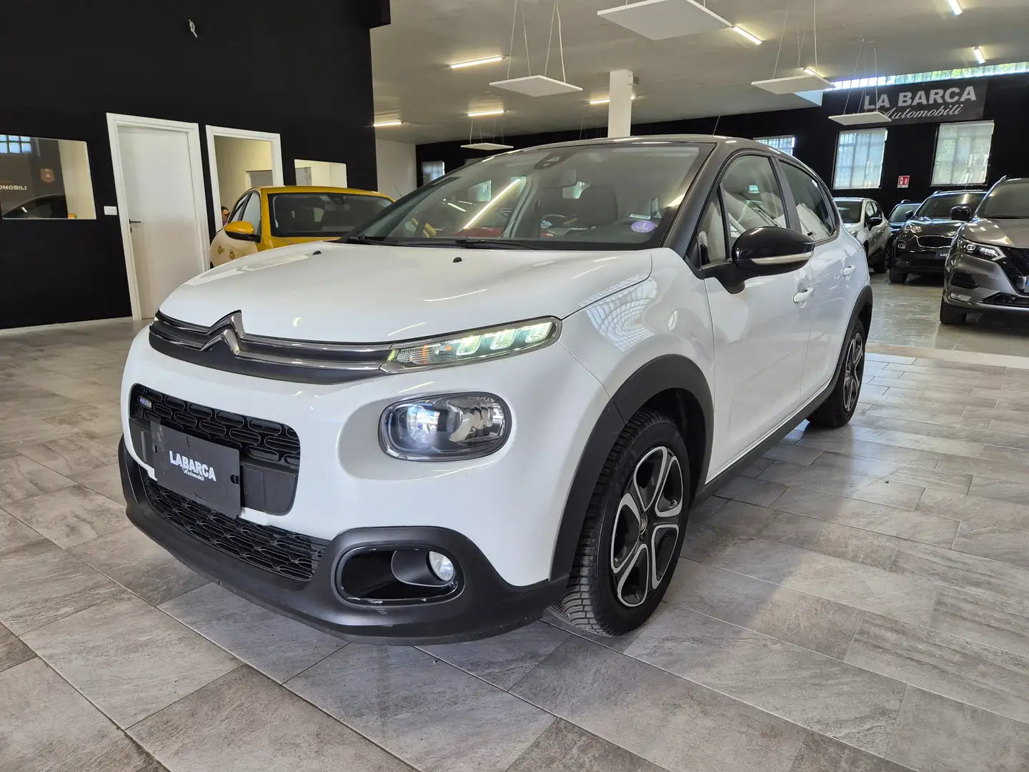 Citroen C3 C3 1.2 puretech Feel 82cv neopatentati Bianco - 2