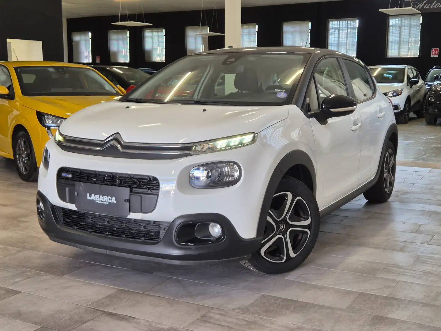Citroen C3 C3 1.2 puretech Feel 82cv neopatentati Bianco - 1