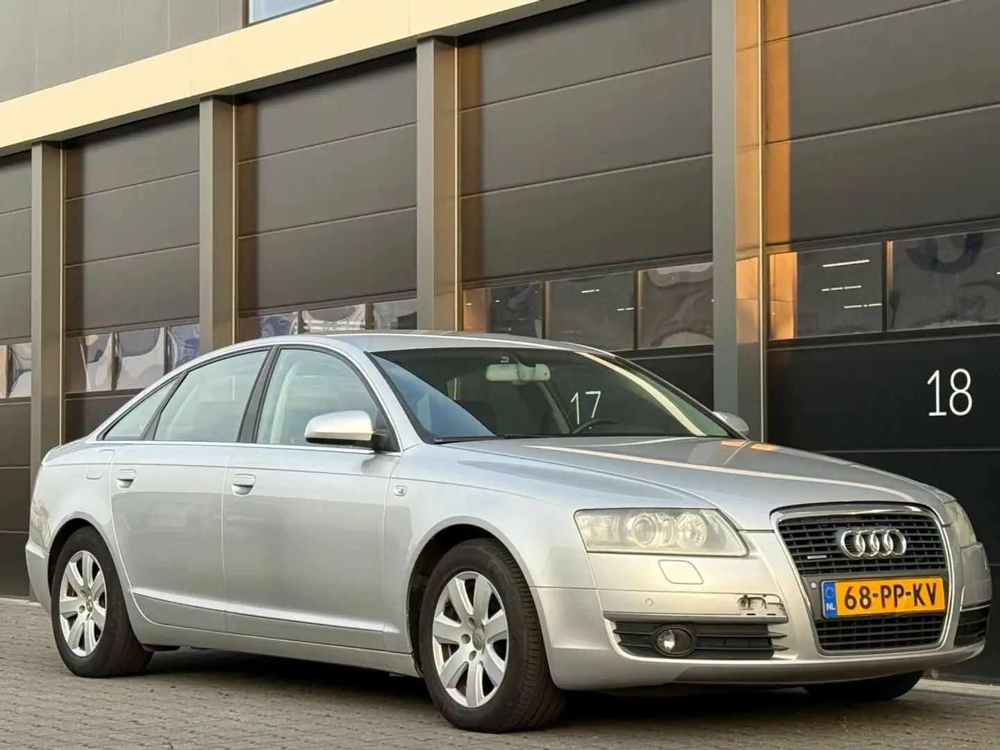 Audi A6 3.2 FSI Quattro Leer Clima Šedá - 2