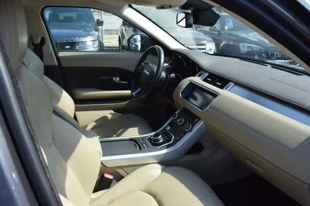Land Rover Range Rover Evoque view 2