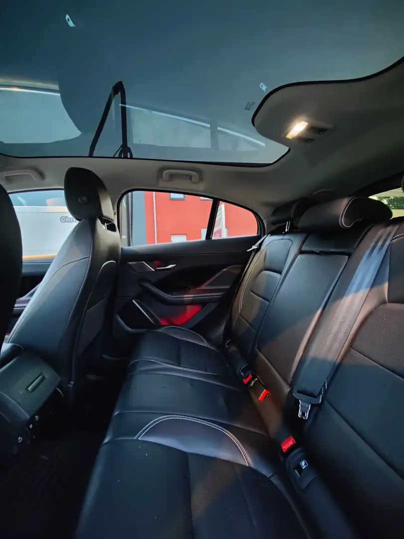 Jaguar I-Pace EV320 SE - LED+SHZ+RFK+LEDER+TEMP+MERIDIAN SOUND Černá - 2