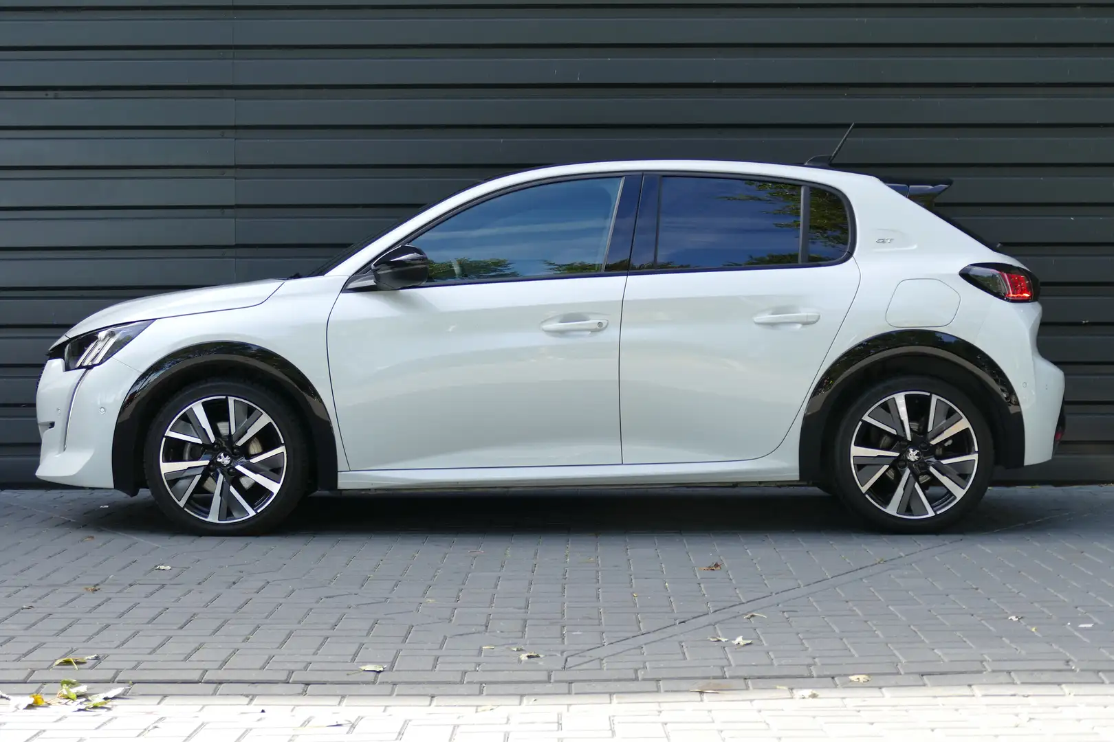 Peugeot 208 1.2 PURETECH 130PK 5-DRS GT AUTOMAAT / NAVI / CLIM Blanc - 2
