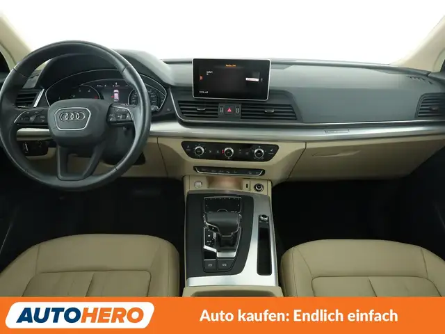 Audi Q5 view 12