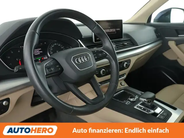 Audi Q5 view 11