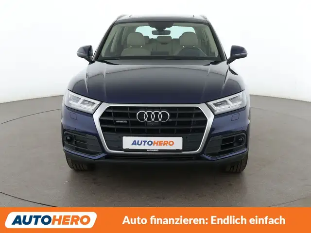 Audi Q5 view 9