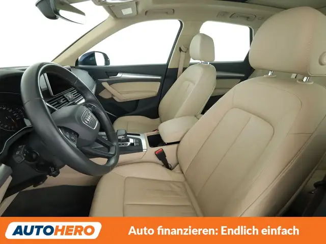 Audi Q5 view 10