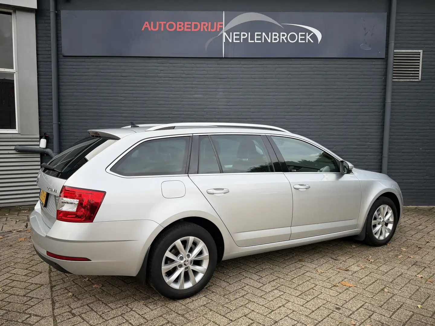 Skoda Octavia Combi 1.0 TSI Greentech Ambition Business Bj 2018 Gris - 2