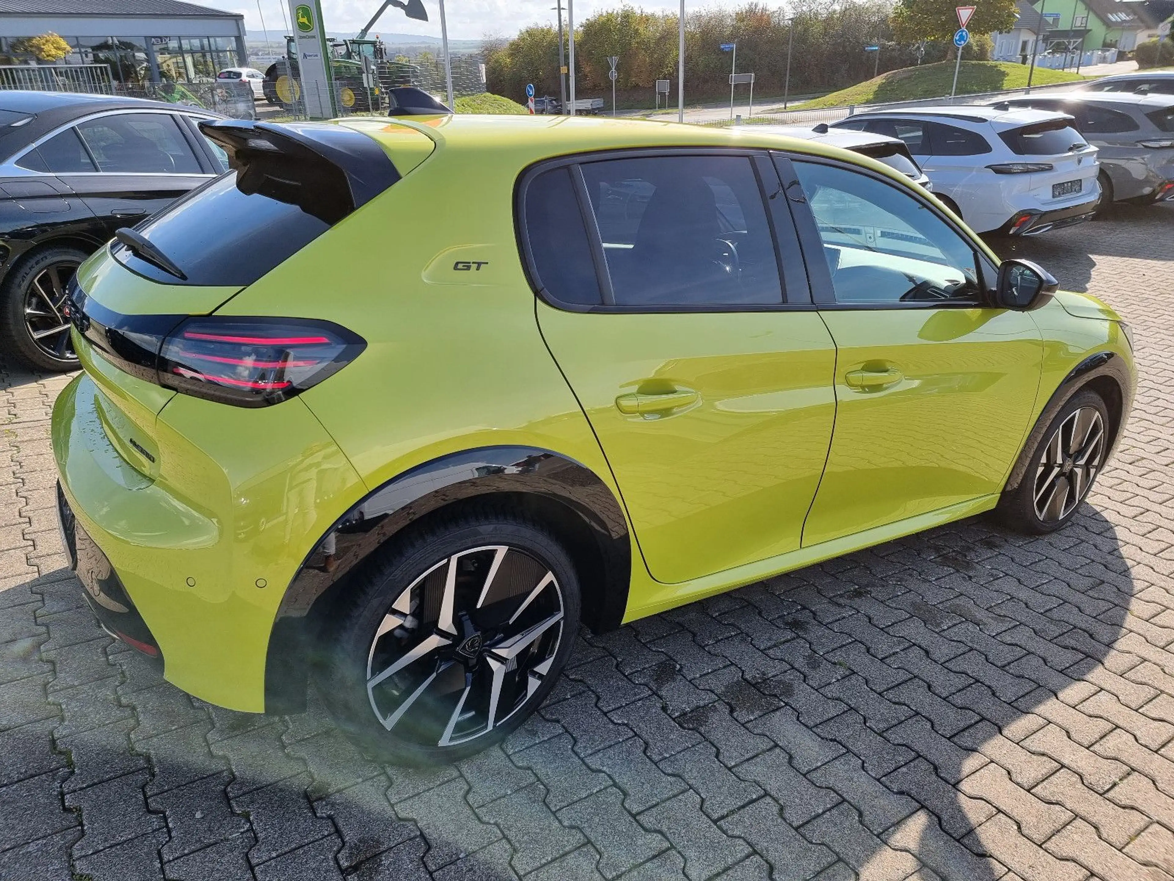 Peugeot 208 Hybrid 136 GT NAVI-INDUKTION-SHZ-CAM-KEYLESS — photo 7