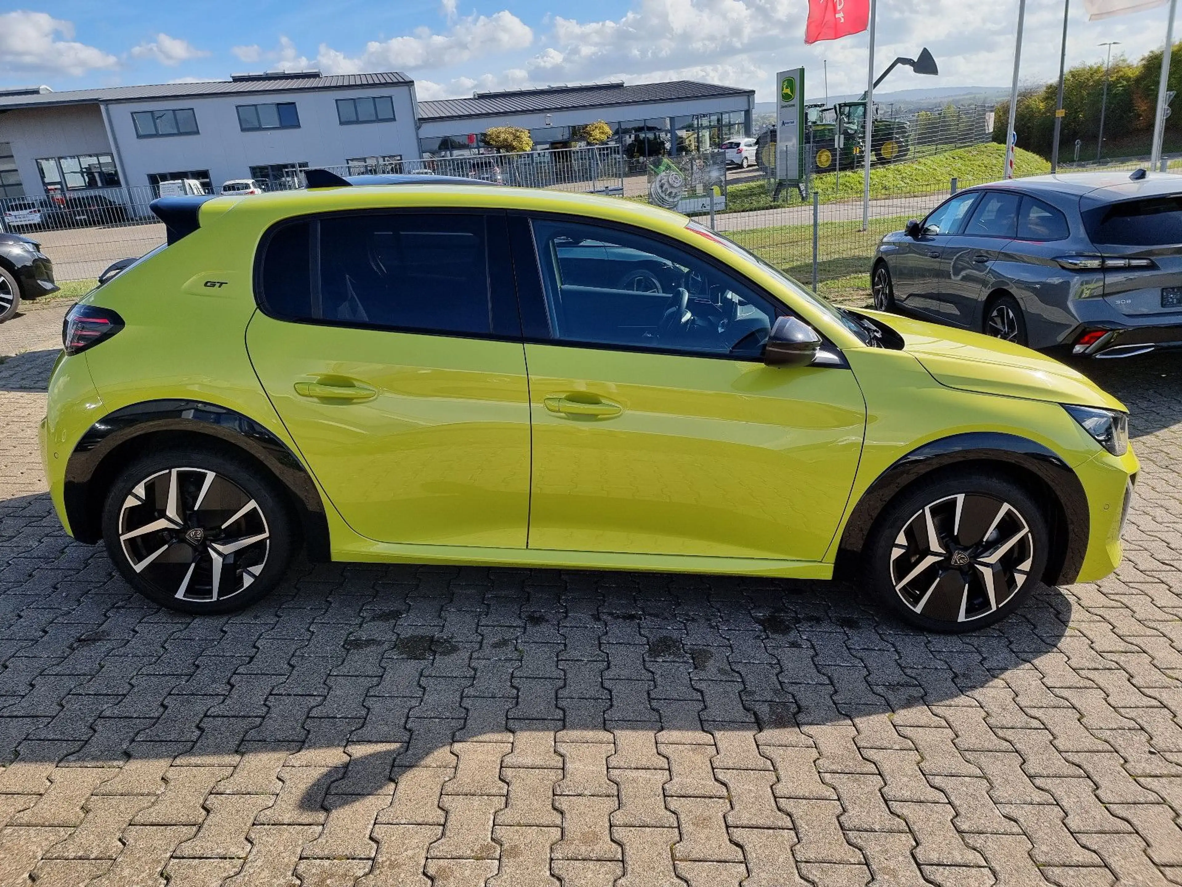 Peugeot 208 Hybrid 136 GT NAVI-INDUKTION-SHZ-CAM-KEYLESS — photo 8