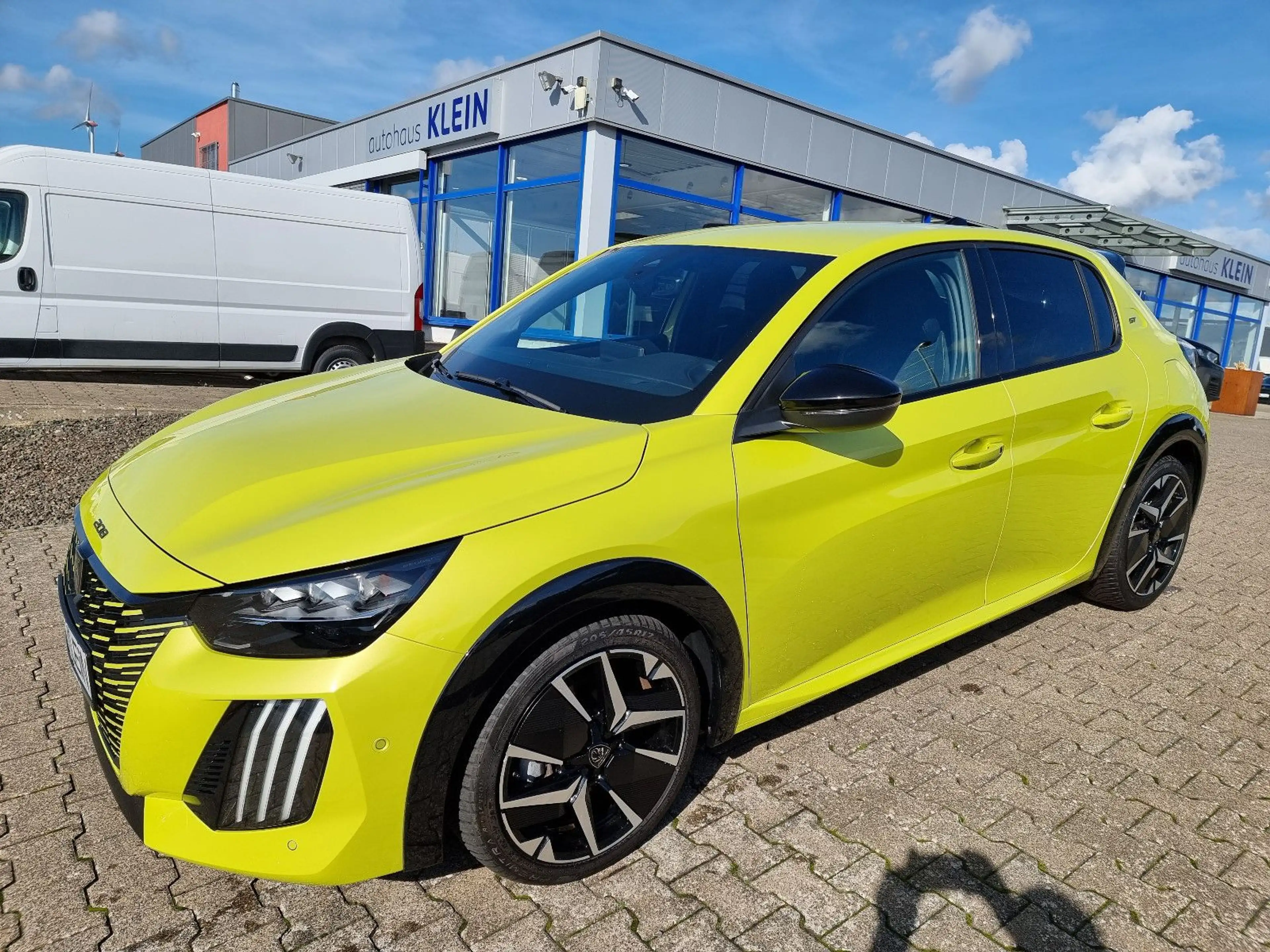 Peugeot 208 Hybrid 136 GT NAVI-INDUKTION-SHZ-CAM-KEYLESS — photo 2
