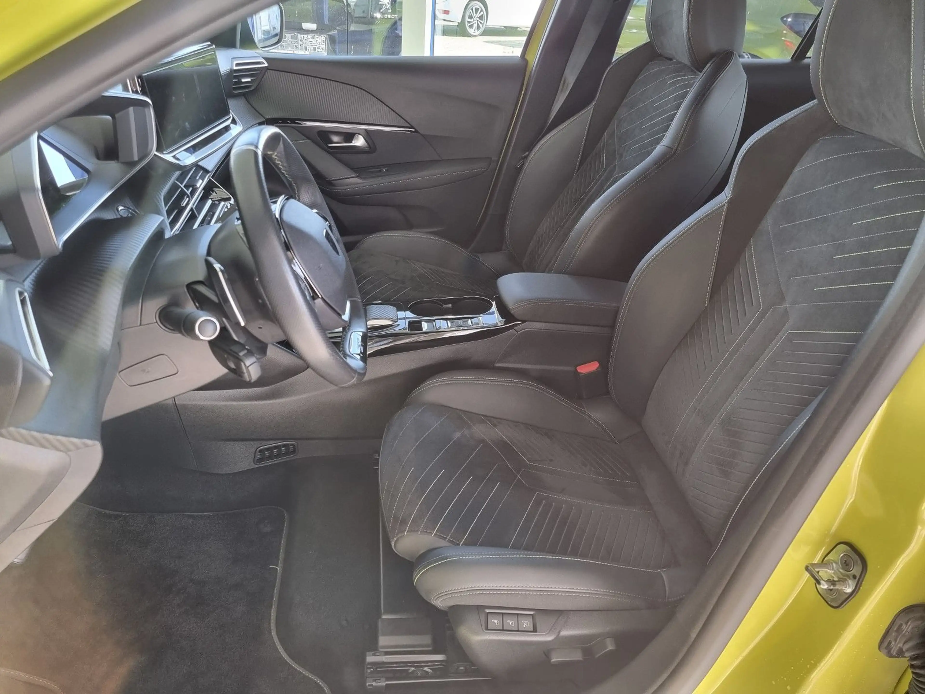 Peugeot 208 Hybrid 136 GT NAVI-INDUKTION-SHZ-CAM-KEYLESS — photo 14