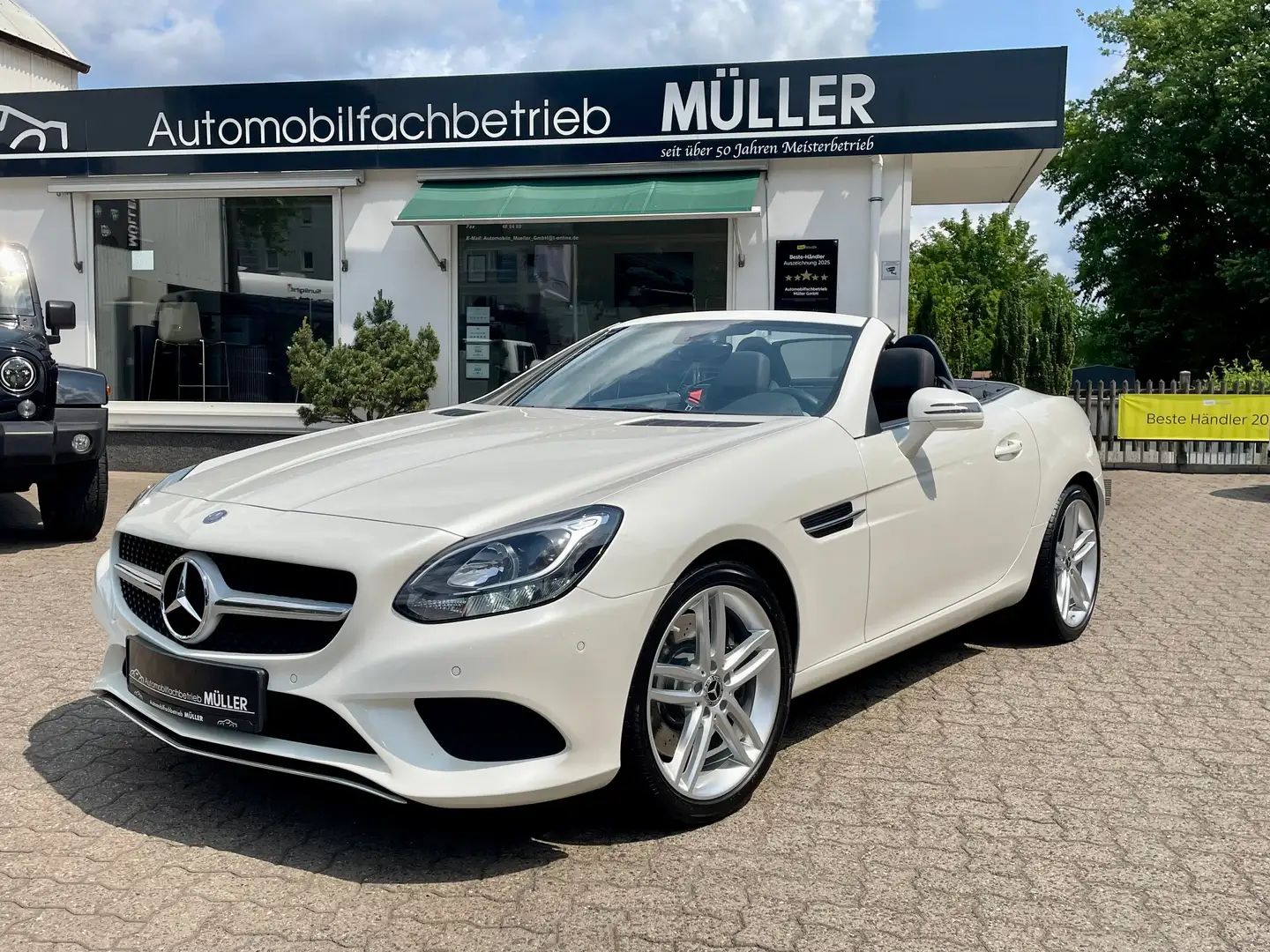 Mercedes-Benz SLC 180 "Sportpaket"+AMG-Line-LEDER+LED+1.Hand+BESTZUSTAND Weiß - 1